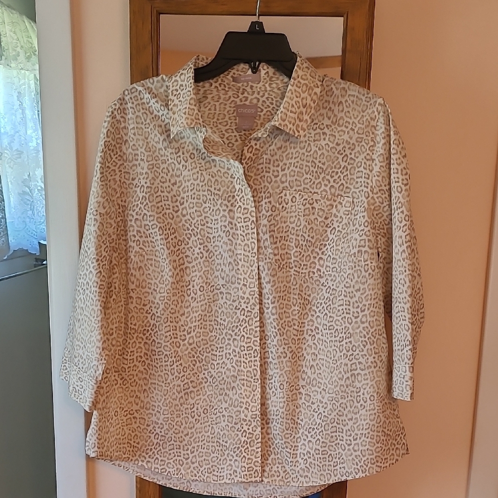 Chico's White and Tan Button Down Shirt with Notched Collar